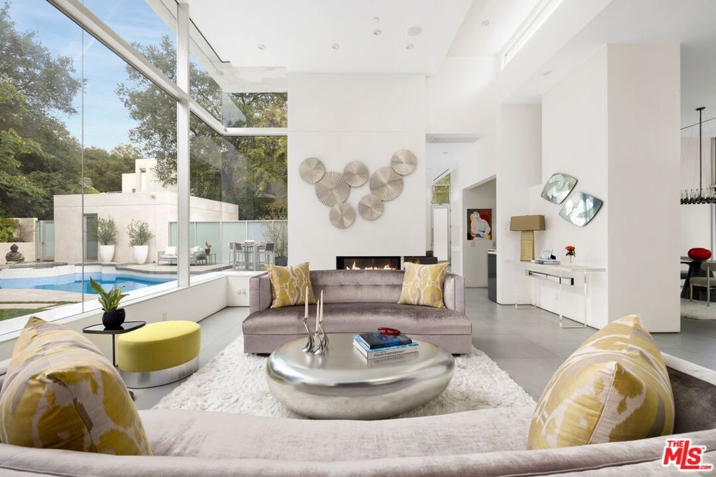 Photo of 2654 Roscomare Road, Los Angeles, CA 90077 (MLS # 26634101)