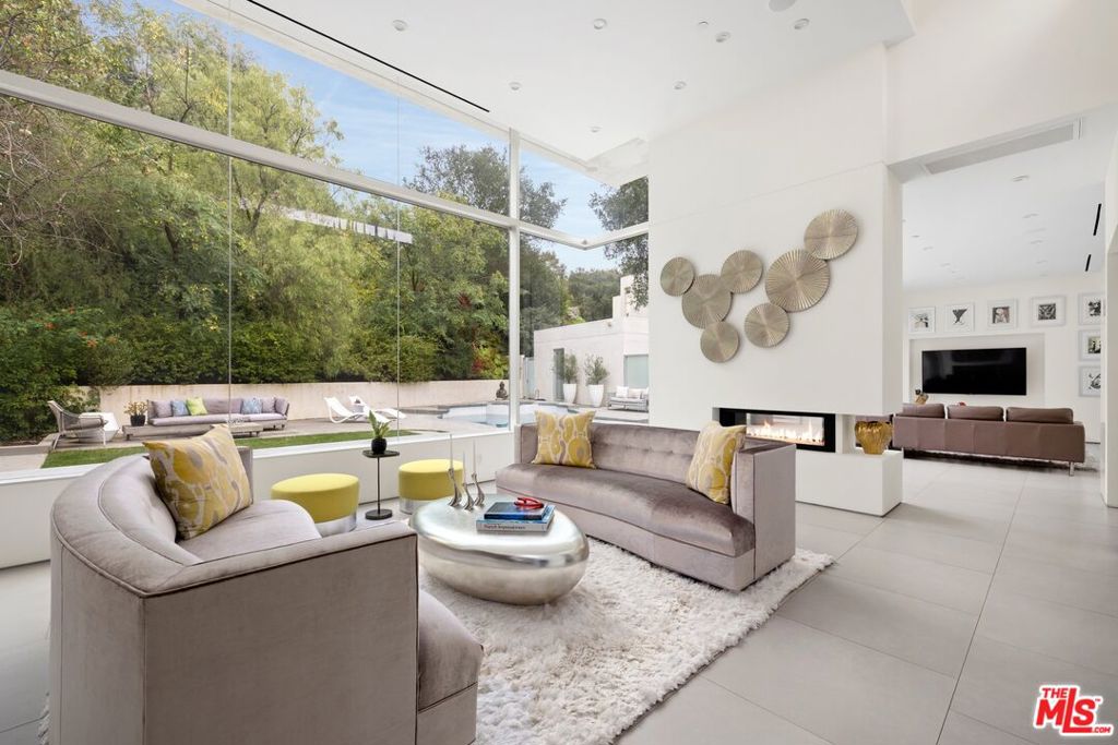 2654 Roscomare Road