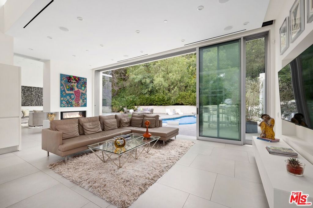 2654 Roscomare Road