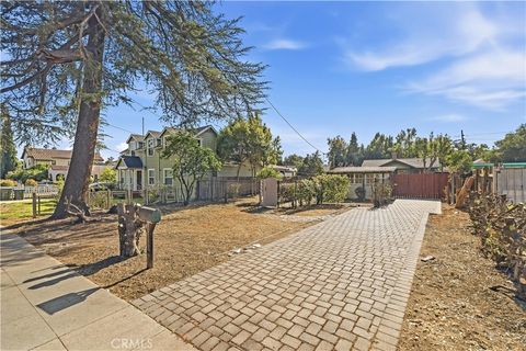 Photo of 165 S Meridith Avenue, Pasadena, CA 91106 (MLS # AR26095990)
