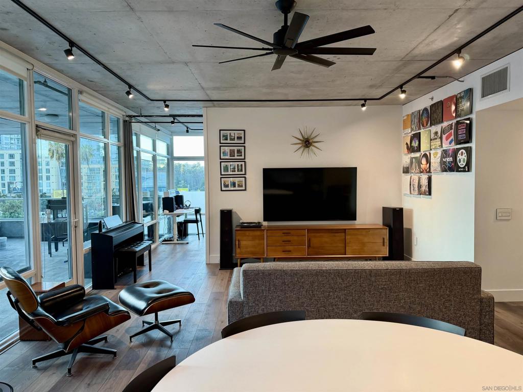 1080 Park Blvd 401