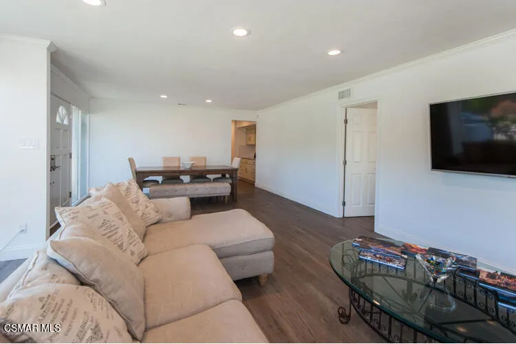 Westlake Village, California 91361, United States, 3 Bedrooms Bedrooms, ,2 BathroomsBathrooms,Residential,Active,163331