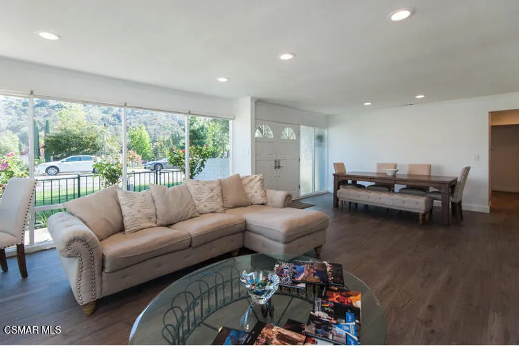 Westlake Village, California 91361, United States, 3 Bedrooms Bedrooms, ,2 BathroomsBathrooms,Residential,Active,163331