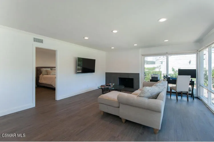 Westlake Village, California 91361, United States, 3 Bedrooms Bedrooms, ,2 BathroomsBathrooms,Residential,Active,163331