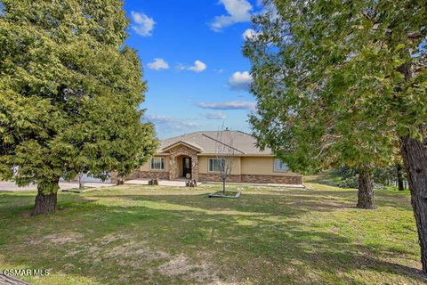 Photo of 39860 86th Street W, Leona Valley, CA 93551 (MLS # 226000476)