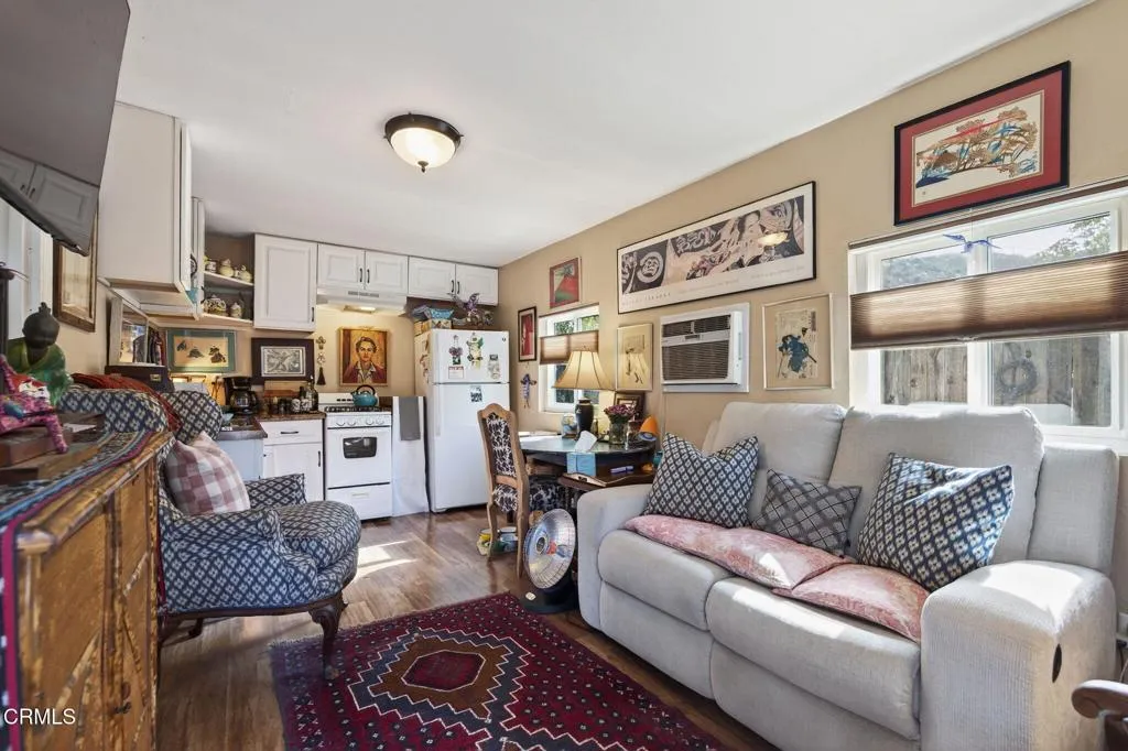 Ventura, California 93001, United States, 4 Bedrooms Bedrooms, ,2 BathroomsBathrooms,Residential,Active,247567