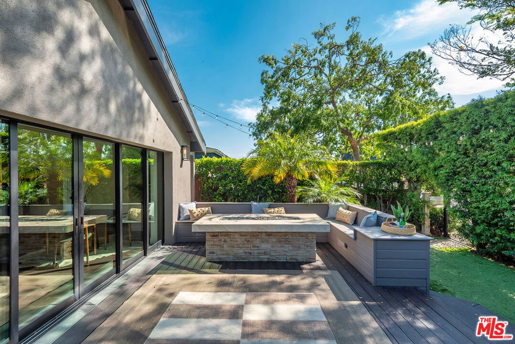 Photo of 3640 Maplewood Avenue, Los Angeles, CA 90066 (MLS # 26655037)