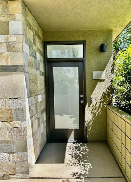 870 E Palm Canyon Drive 102