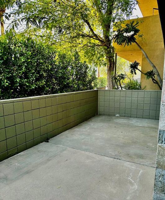 870 E Palm Canyon Drive 102