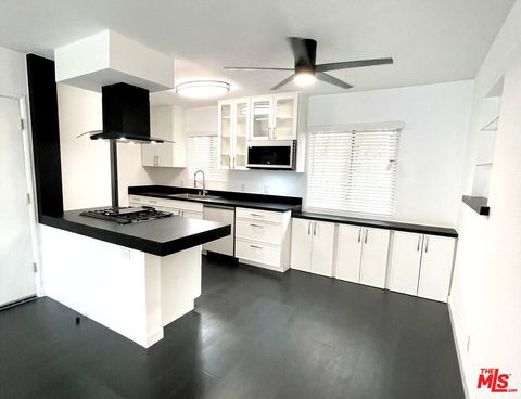 Photo of 525 Broadway Street #4, Venice, CA 90291 (MLS # 26668701)