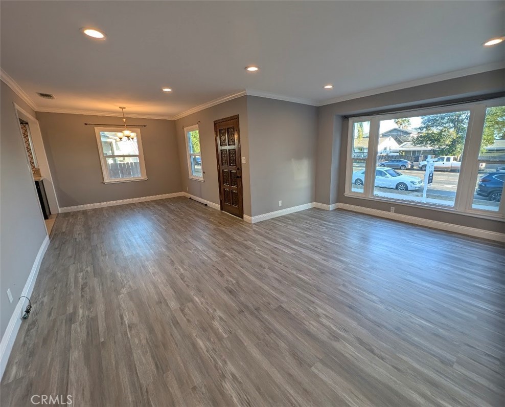 14947 Chatsworth Street