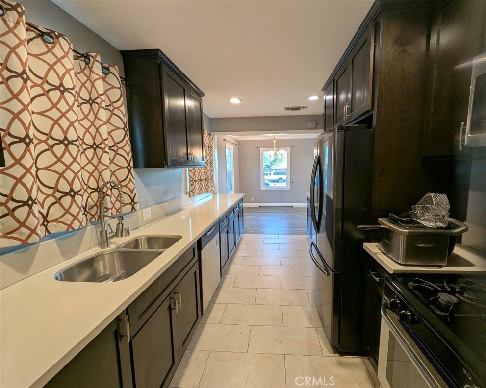 14947 Chatsworth Street