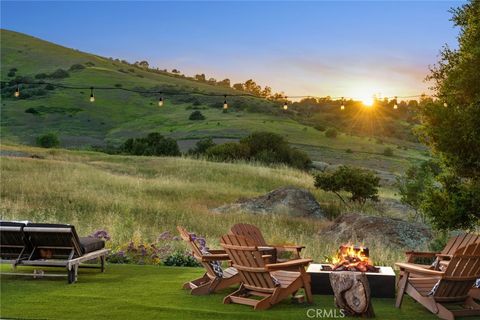 Photo of 25 Golden Eagle, Irvine, CA 92603 (MLS # NP26059354)