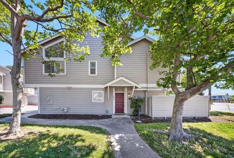 Photo of 5534 Entrada Cedros, San Jose, CA 95123 (MLS # ML82047574)