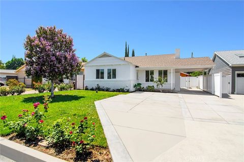 Photo of 22446 Berdon Street, Woodland Hills, CA 91367 (MLS # SR26095594)