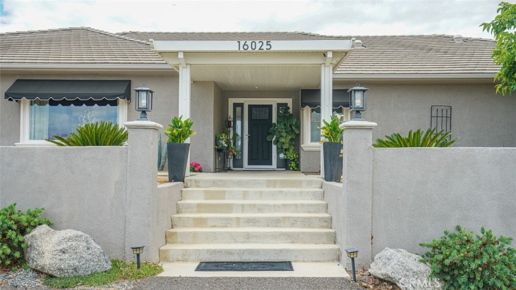 16025 Perry Heights