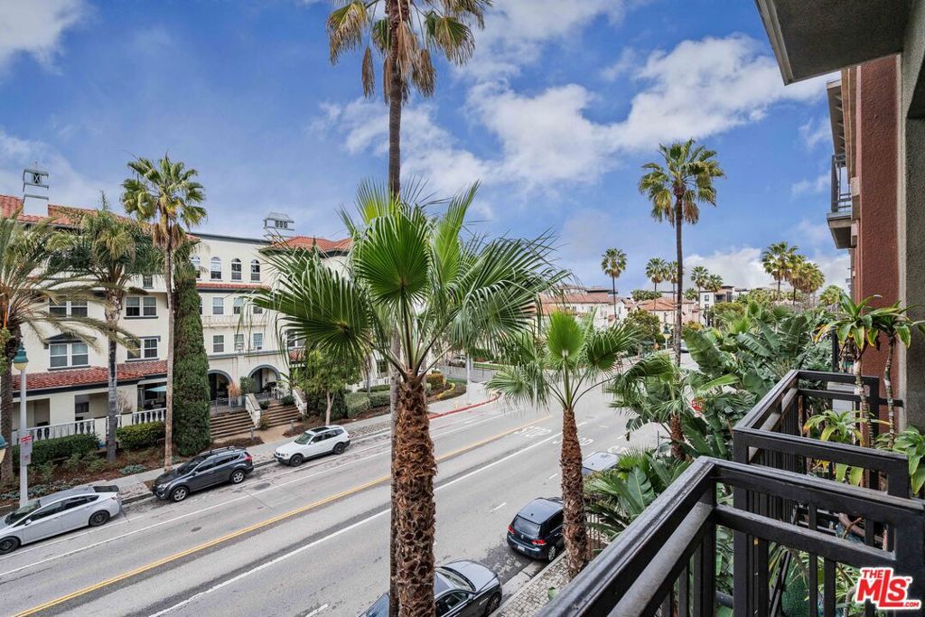 Photo of 6020 Seabluff Drive #321, Playa Vista, CA 90094 (MLS # 25574971)