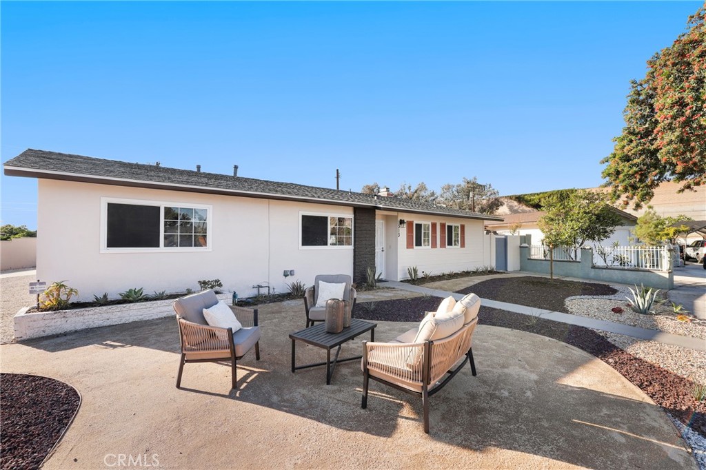 1313 N Crestlane Place