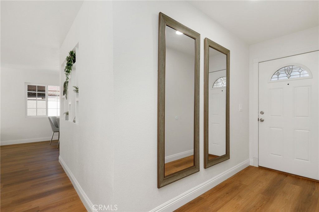 1313 N Crestlane Place