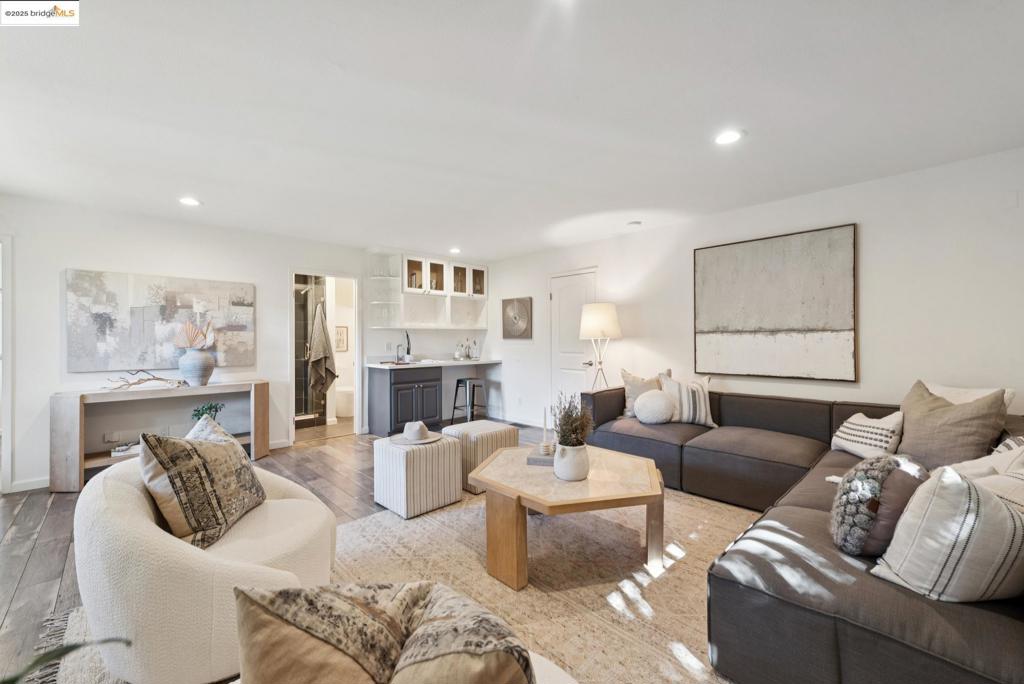 MONTCLAIR - Residential