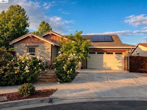 Photo of 679 Hamilton Ct St, Brentwood, CA 94513 (MLS # 41131756)