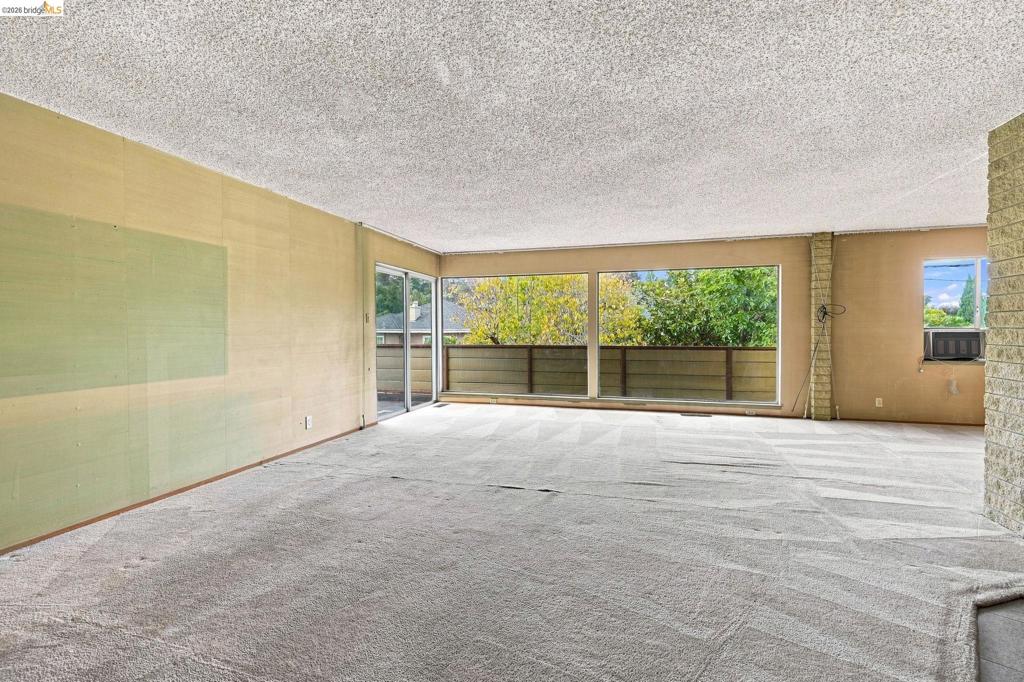 635 LONGRIDGE ROAD
