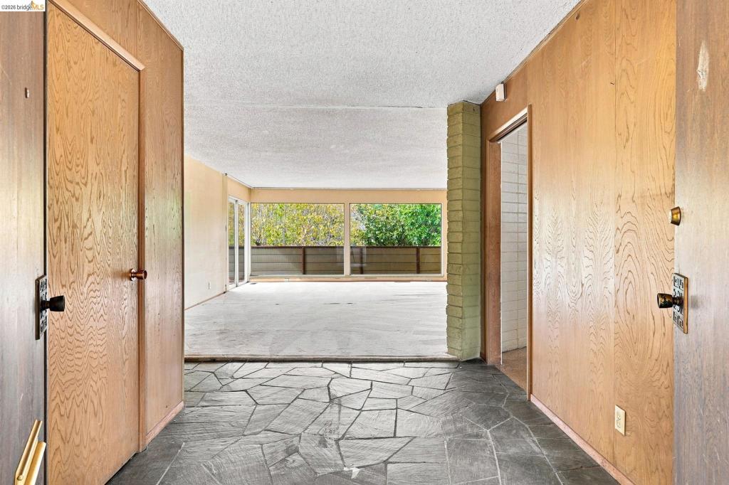 635 LONGRIDGE ROAD