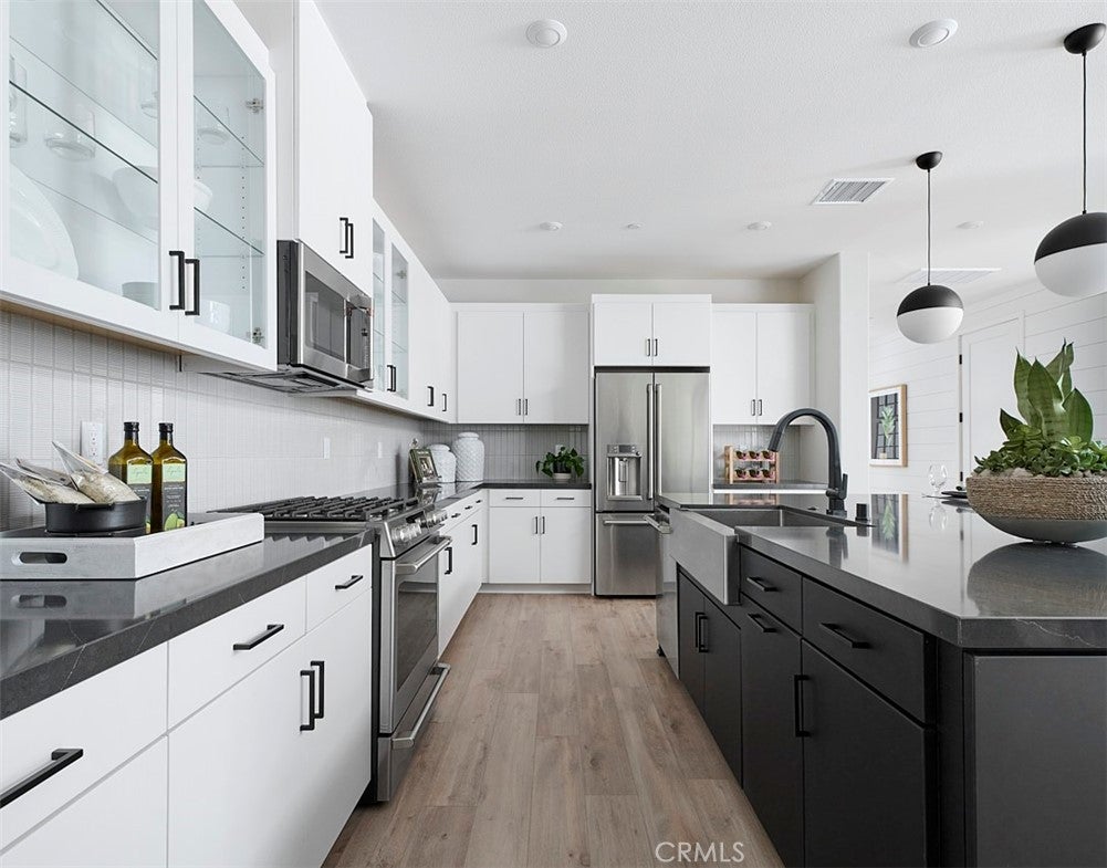 28216 Glory Place