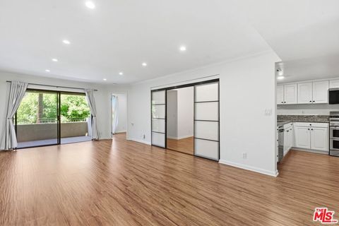 Photo of 5009 Woodman Avenue #308, Sherman Oaks, CA 91423 (MLS # 26829283)