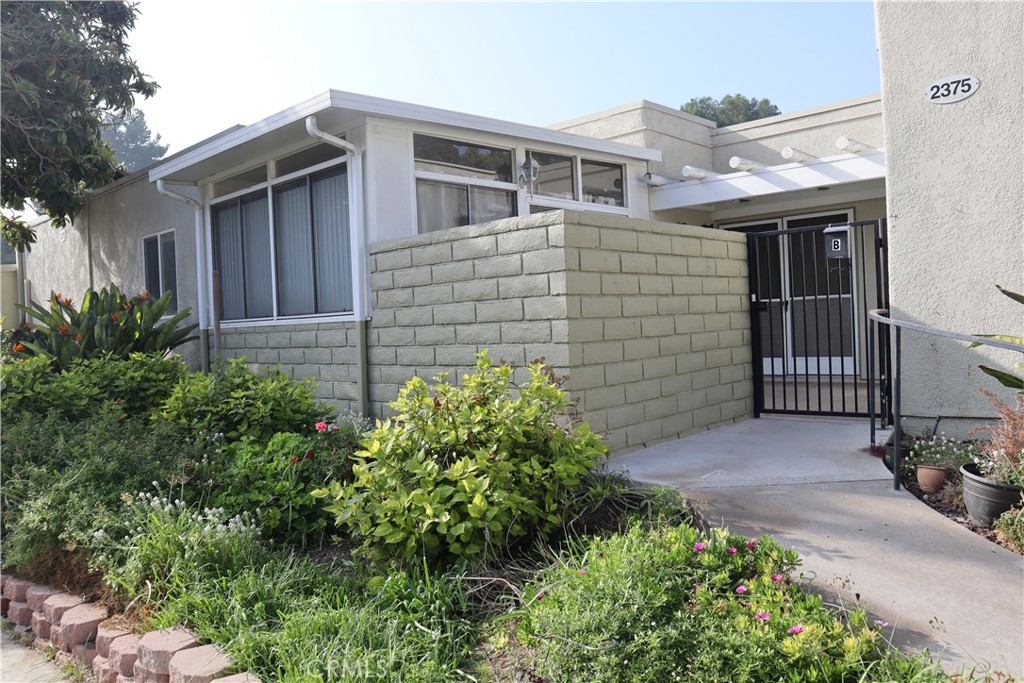 2375 Via Mariposa W B