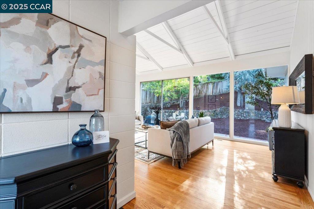 EMERALD HILLS - Residential