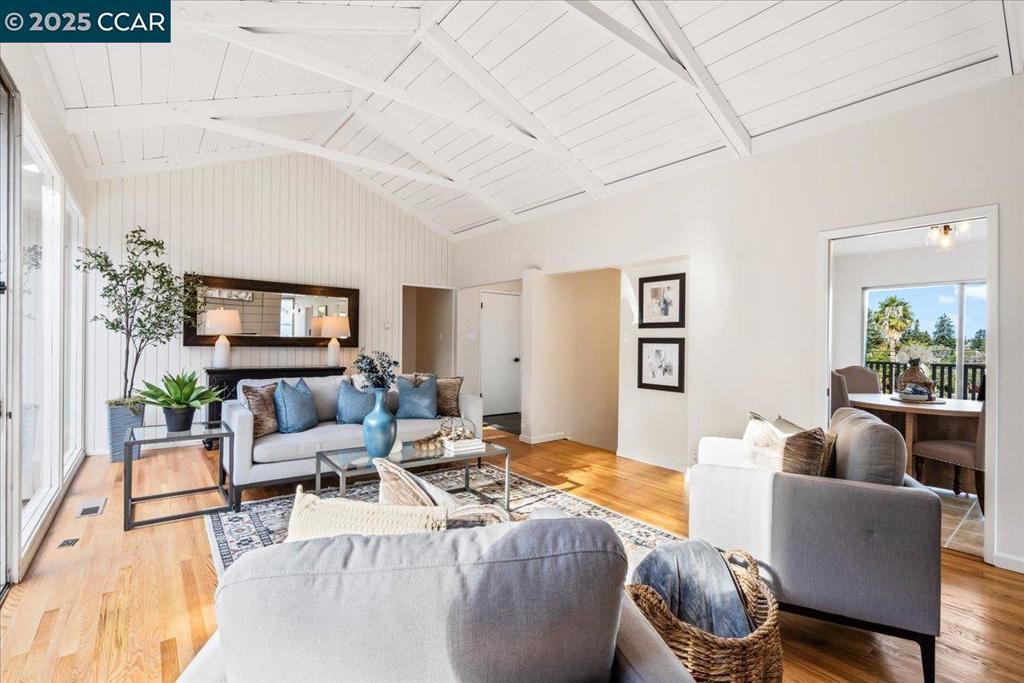 EMERALD HILLS - Residential