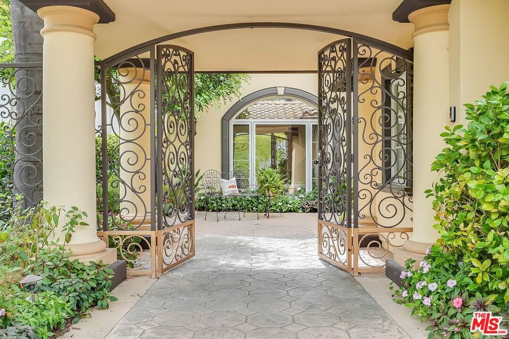 listing image 130723049794513692896