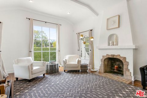 Photo of 458 N Alfred Street, Los Angeles, CA 90048 (MLS # 25617397)