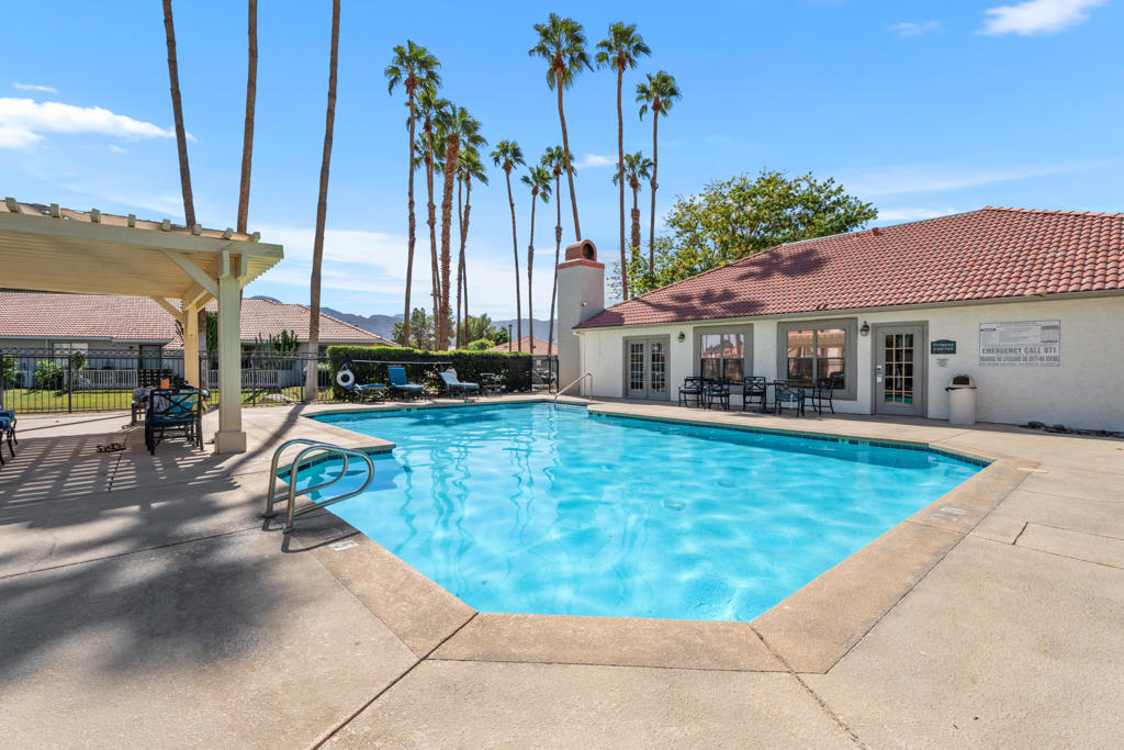 Palm Lakes - Residential