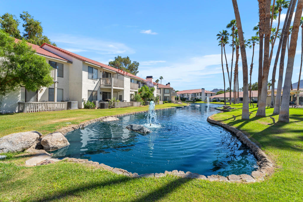 Palm Lakes - Residential