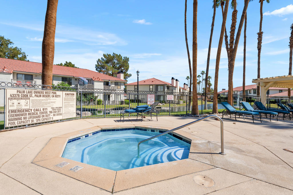 Palm Lakes - Residential