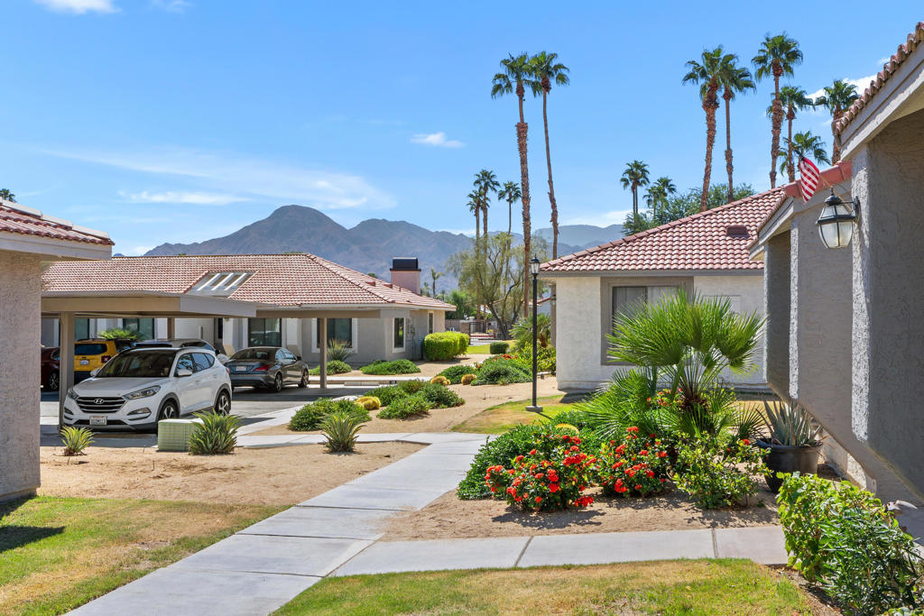 Palm Lakes - Residential