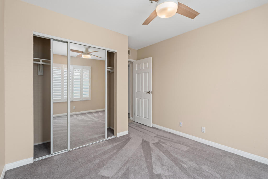 Palm Lakes - Residential