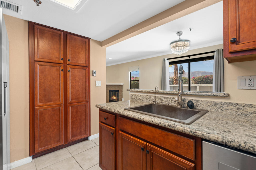 Palm Lakes - Residential