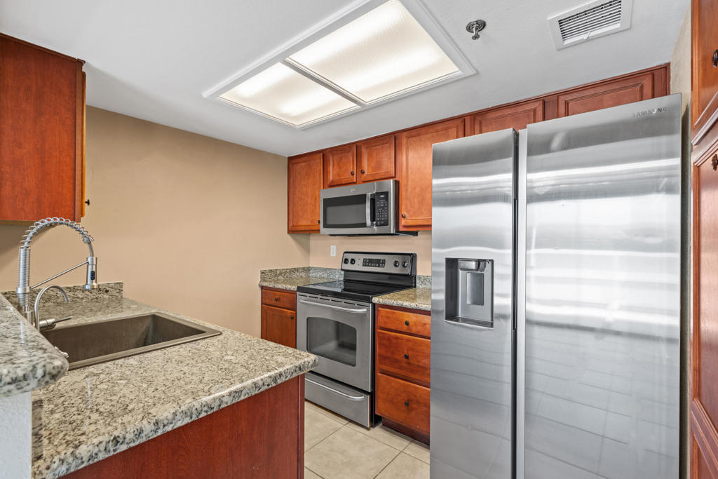 Palm Lakes - Residential
