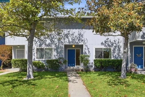 Photo of 1423 Saint James Pkwy Pkwy, Concord, CA 94521 (MLS # 41132609)