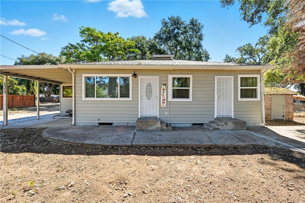 Beautifully remodeled home . This stunning property features 4 bedrooms and 2 bathrooms, offering 1,702 sqft of modern living space.
Key upgrades include a new roof and gutters, a new Mini Split AC system, and a fully remodeled kitchen with granite countertops, plywood shaker cabinets, a waterfall faucet, and stainless steel appliances. The bathrooms have been tastefully updated with decorative tiled surrounds, a new vanity and sink, and backlit mirrors.
Enjoy all-new flooring throughout, including tiled areas in the kitchen, baths, and sunroom, with cozy carpet and laminate in the living areas. The interior is finished with Sherwin Williams designer paint in semi-gloss, enhancing the home’s modern aesthetic.
Additional features include a new water heater, decorative lighting and ceiling fans, new fencing for privacy, and a gated drive-thru feature. The property boasts a finished attic that can easily be converted into an additional bedroom, a decked porch area, and a sunroom with flexible use options. The large side yard is perfect for outdoor gatherings or gardening, and new screened security doors provide added safety.
This home is conveniently located near local amenities and parks, making it an ideal choice for anyone looking to enjoy the Clear Lake lifestyle.