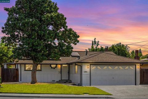 Photo of 384 Elsinore Dr Dr, Vacaville, CA 95687 (MLS # 41132140)