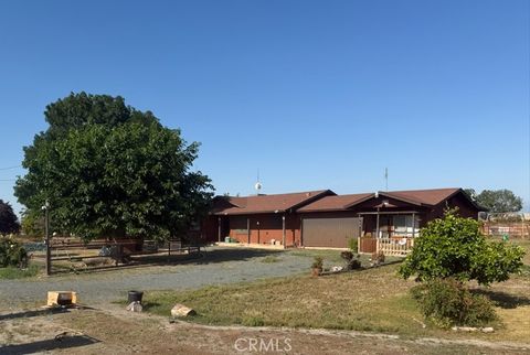 Photo of 7860 Road 252, Terra Bella, CA 93270 (MLS # PW26157138)