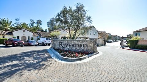 Photo of 4693 Holly Ave, Long Beach, CA 90805 (MLS # DW26051930)