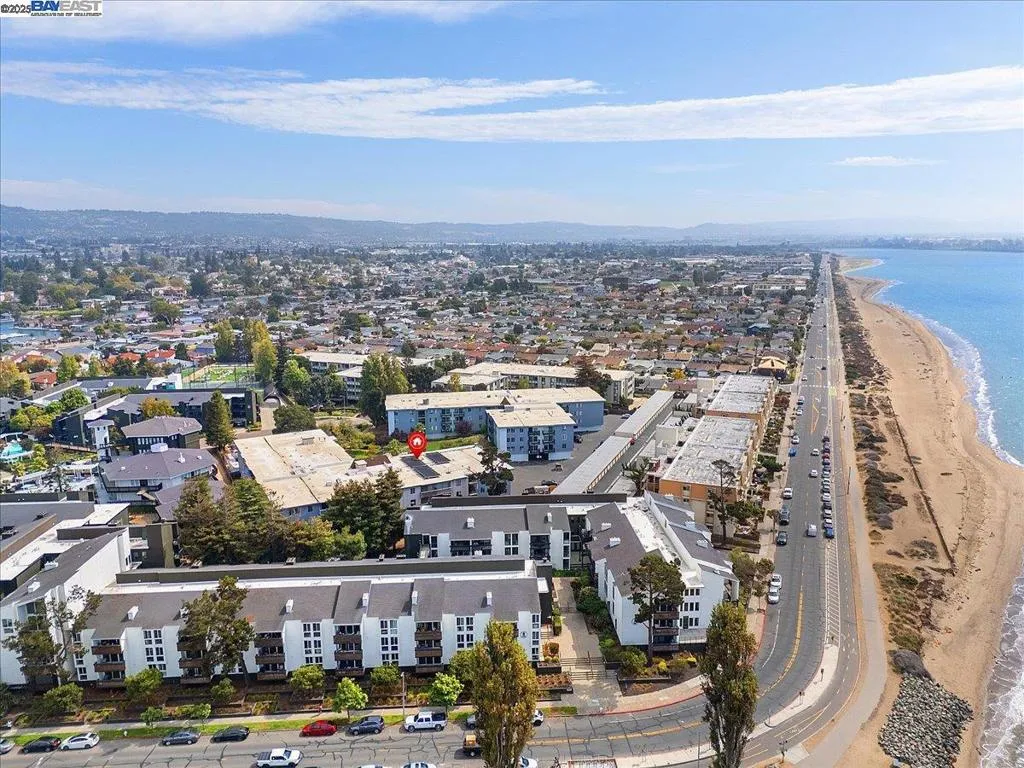 Alameda, California 94501, United States, 1 Bedroom Bedrooms, ,1 BathroomBathrooms,Residential,Active,218121