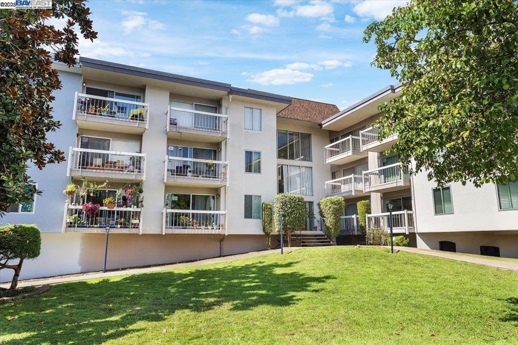 Pristine condition one-bedroom first floor condo just blocks from everything that makes Alameda great: beaches, parks, schools, shopping, transit, etc. This unit has it all! The 950 and 960 Shorepoint Court Beach and Tennis HOA community offers a swimming pool, laundry room, and meeting space, as well as quiet peaceful landscaped grounds. Security building. This unit also comes with two parking spaces, one outside, and one in garage. Inside the unit, appreciate the recently updated kitchen (counters, cabinets, appliances, and flooring), bathroom, and electrical service, all done with permits. Brand new carpet and fresh paint throughout the rest of the home! Not to be missed!