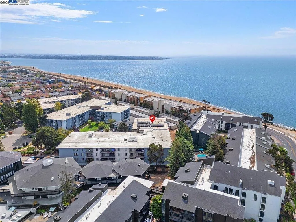 Alameda, California 94501, United States, 1 Bedroom Bedrooms, ,1 BathroomBathrooms,Residential,Active,218121