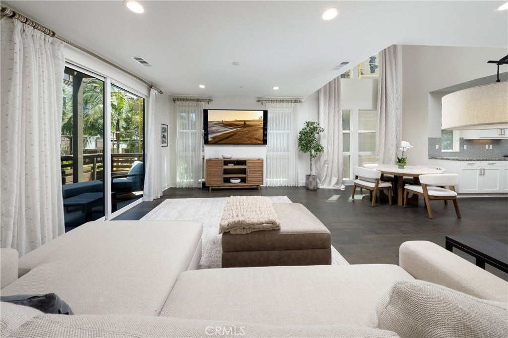 1675 Grand View